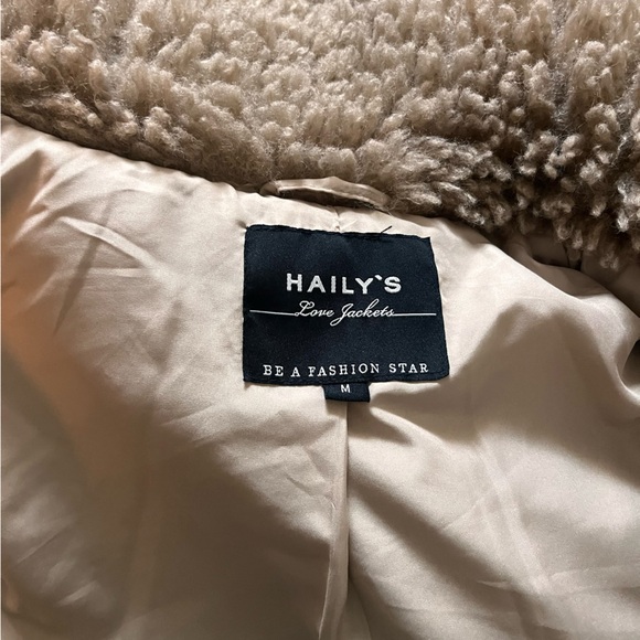 Faux Fur jacket from Francesca’s Collections, Size Medium, True to size - Picture 3 of 3